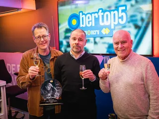 Joris van den Berg ontvangt Theo Koomen Award 2025: Luister terug