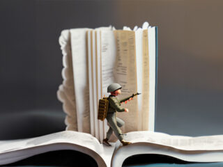 Uit Het Oog: Vaders papieren vriend (S04)