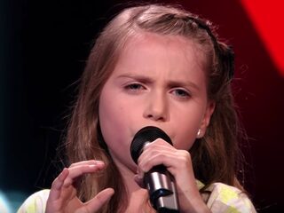 Maya zingt 'Zwart Wit'
