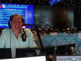 Stef Bos brengt ode aan Ron Kas