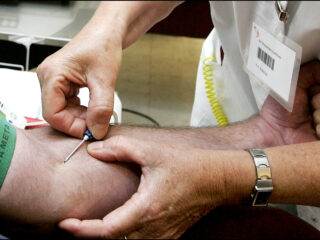 Frans (70) gaat voor de 514de keer bloed doneren