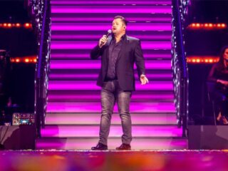 Frans Duijts zet huis te koop: "Het perceel is zo groot, je kan hier met gemak tikkertje spelen"