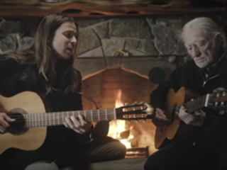 Willie Nelson en zoon samen in clip