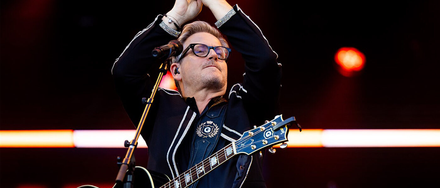 Guus Meeuwis voor het laatst op het podium in het Philips Stadion