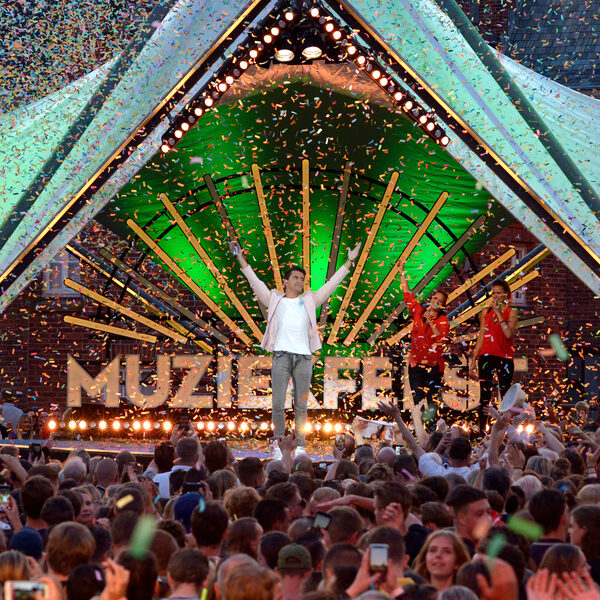 Het eerste Muziekfeest op het Plein is in ...