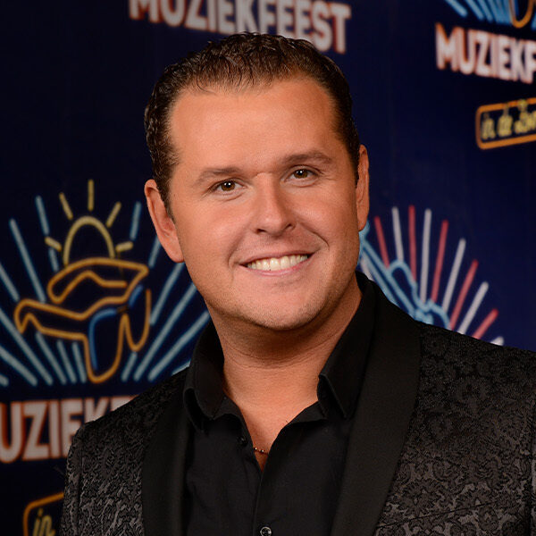 John West slaat de handen ineen met rapper Bizzey