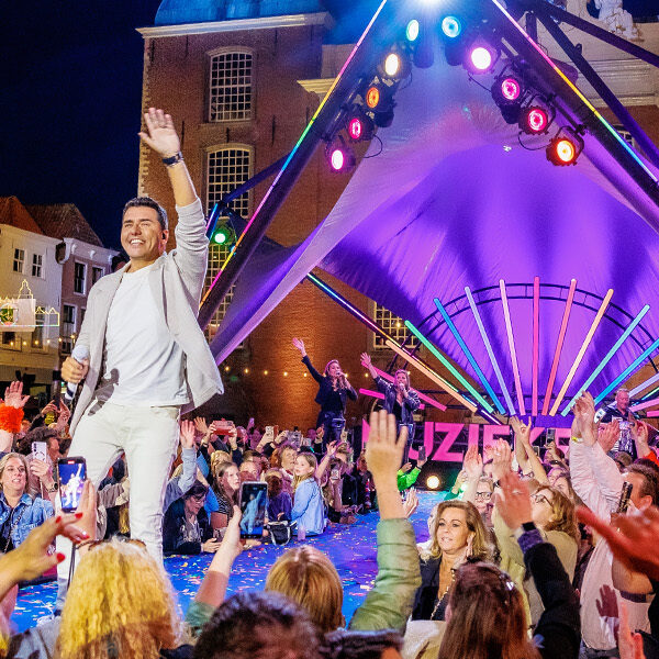 Moergestel decor van Muziekfeest op het Plein 2026