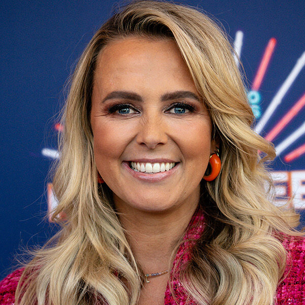 Monique Smit geeft een lesje Volendams: hoe spreek je 'Likke Pêhp' nou eigenlijk uit?