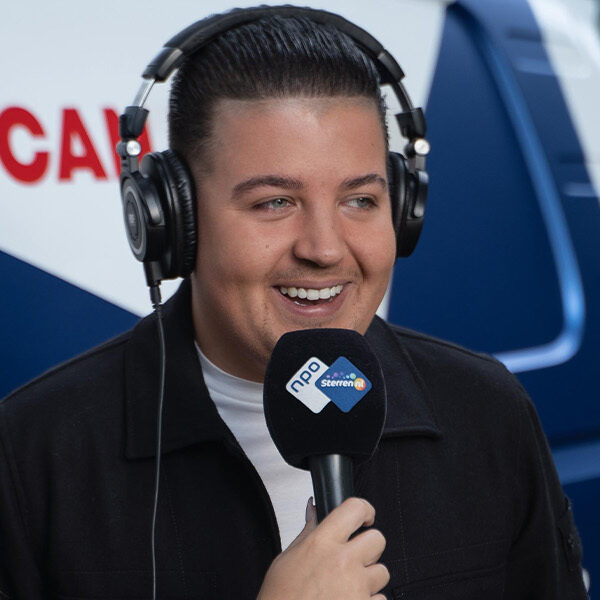 Marco Schuitmaker opent de stemweek van de Nederlandstalige Top 1000!