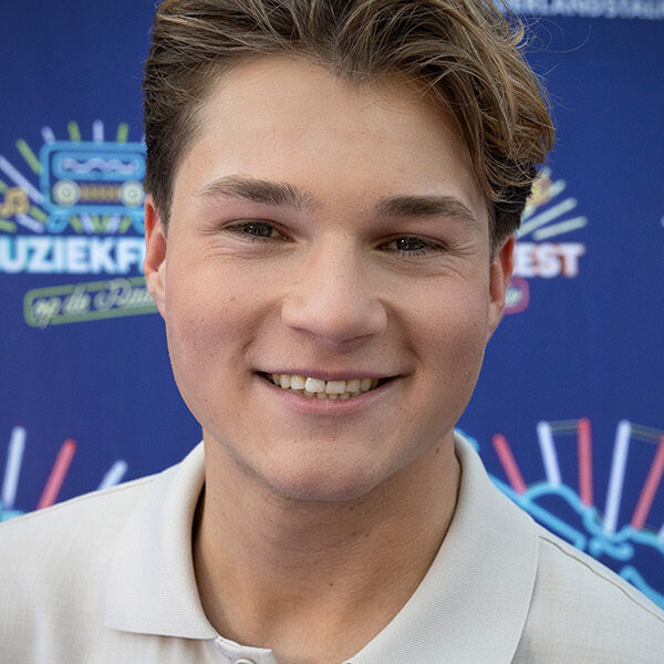 Samuel Welten ontvangt platina plaat voor 'Echte liefde is te koop'