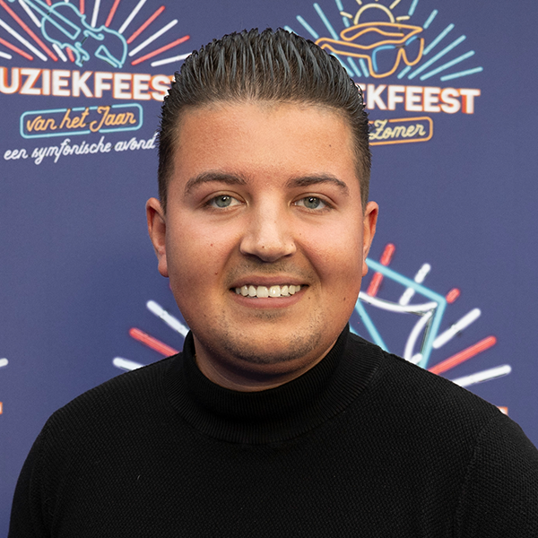 Marco Schuitmaker ontvangt diamanten plaat voor 'Engelbewaarder'