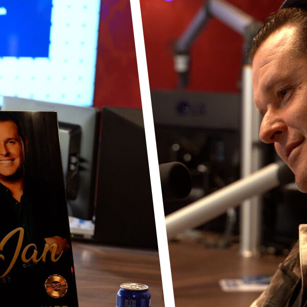 John West ontvangt Gouden Award voor Ome Jan