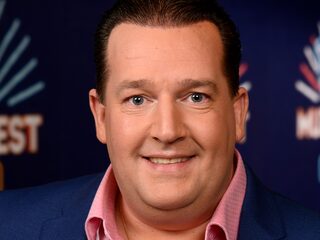 Stef Ekkel werkt aan nieuwe zomersingle: “Iets wat je niet van me gewend bent”