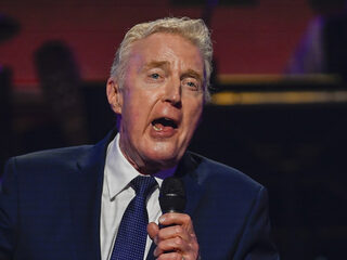 André van Duin geëerd met de Gouden Televizier Oeuvre-Ring 2024