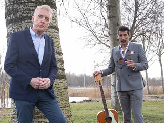 André van Duin zorgt voor tranen met een prachtige ode aan zijn overleden man