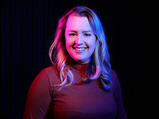 DJ Chantal Hutten vervangt Emilie Sleven tijdens zwangerschapsverlof