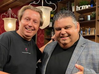 Jan Paparazzi verrast Django Wagner met de Sterren NL Paradeplaat!