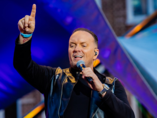 Het Showbizz Journaal met Gordon, Frank van Etten en Guus Meeuwis