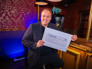 ZIEN: Frans Bauer beantwoordt de meest gestelde vragen over hem op het internet