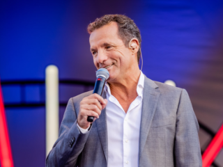 John de Bever deelt verdrietig nieuws: "Onze vader Daan is overleden"