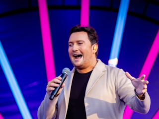 Tino Martin staat dit najaar in de Ziggo Dome én Ahoy: "Je moet iedere keer een megashow neerzetten"