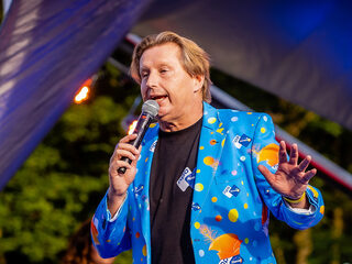 Welke (volks)artiest zou Jan Paparazzi naar het Songfestival sturen?