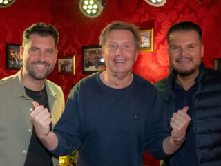 Luister hier de Jan Paparazzi Show met Jeffrey Heesen en Mike Peterson terug