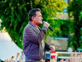 'Jij bent zo' van Jeroen van der Boom na 18 jaar platina