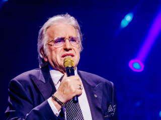 Emilie belt met Lee Towers over zijn gezondheid: "Naar omstandigheden maak ik het goed"