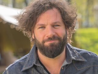 Hendrik-Jan Bökkers gaat het theater in met een tour over de Nedersaksische taal