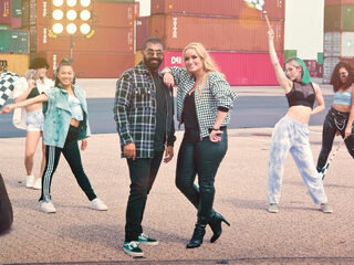 Samantha Steenwijk & Sjaak en Tinus Hoekstra toegevoegd aan de playlist van Sterren NL Radio