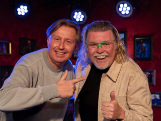 René Karst laat een stukje van zijn nieuwe single 'Drink het leven' horen