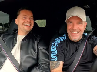 Robert van Hemert bij Andy van der Meijde in de auto