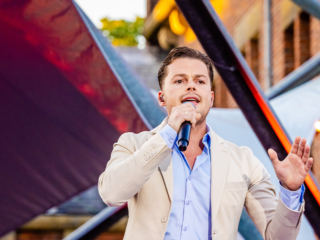 Robert van Hemert primeurt zijn nieuwe single op de radio en geeft dit najaar een eigen concert