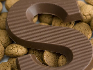 Wat vind jij? Horen kruidnoten het hele jaar door in de supermarkt te liggen?