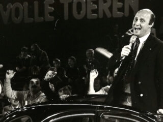 De Aal; de zingende tandarts uit Laren die uitgroeide tot een carnavalslegende