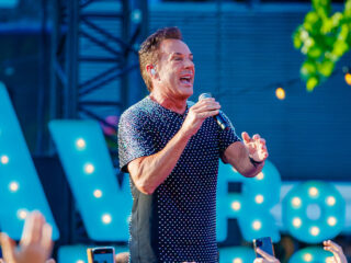 Gerard Joling steekt 'Mexico' van de Zangeres Zonder Naam in een nieuw jasje