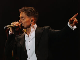 Kijk Tweede Kerstdag naar 'Sterren in Concert: André Hazes' op NPO3!