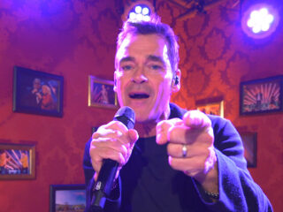 Jeroen van der Boom zingt 'Alleen aan haar' LIVE in de ochtendshow