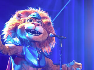 Deze zanger heeft als 'De Leeuw' de Koningsdagspecial van The Masked Singer gewonnen