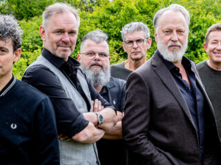 Bandleden Rowwen Hèze geridderd