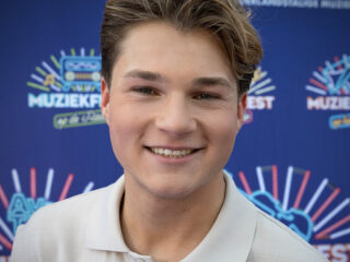 Samuel Welten ontvangt platina plaat voor 'Echte liefde is te koop'