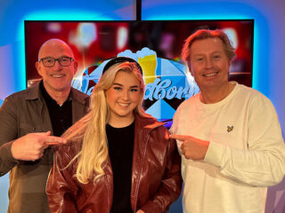 Senna zingt een klein stukje van haar nieuwe (nog niet verschenen) single!