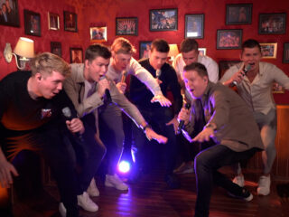 'Blikkendag' van Sven Versteeg en Likke Pêhp staat op #1 in de Sterren NL Top 25!