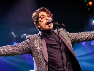 Waylon en vriendin Bibi verwelkomen zoontje Tjipto