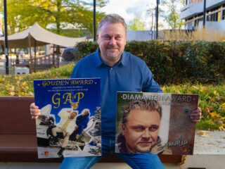 Wesly Bronkhorst ontvangt gouden, platina én diamanten award