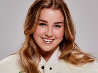 Senna kondigt haar eerste eigen concert aan in de Effenaar