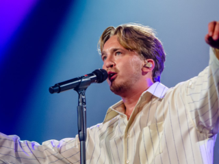 Snelle geeft concert in stadion Go Ahead Eagles: “Onwijs trots”