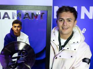 Flemming krijgt als eerste artiest in Nederland een diamanten plaat