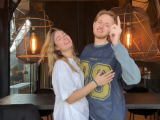 ZIEN: Roxy Dekker in duet met vriend Koen